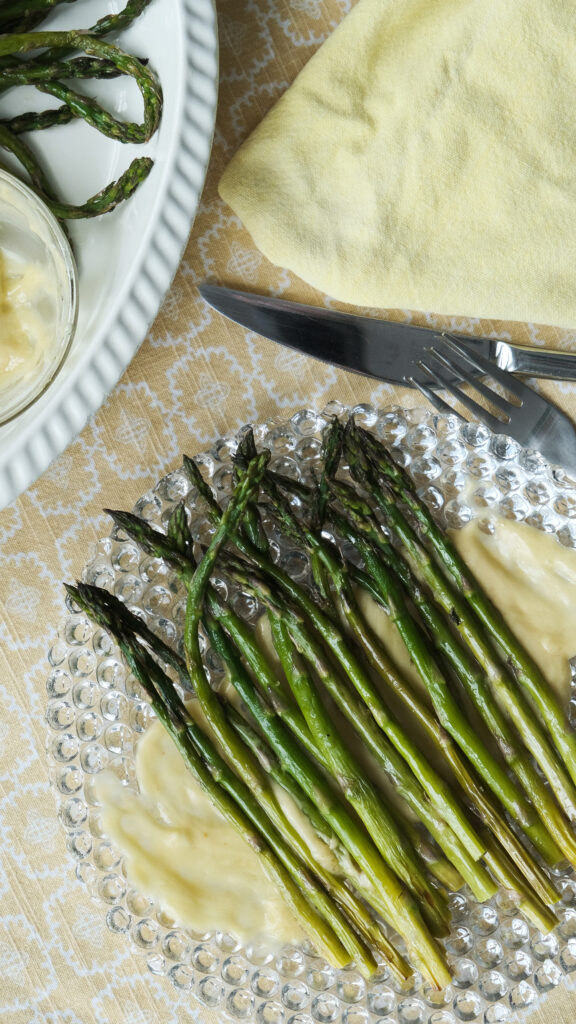 Cold asparagus appetizer with dip