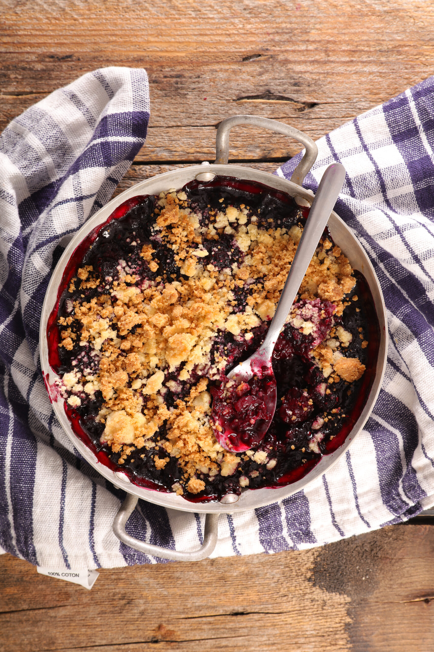 delicious blueberry crumble
