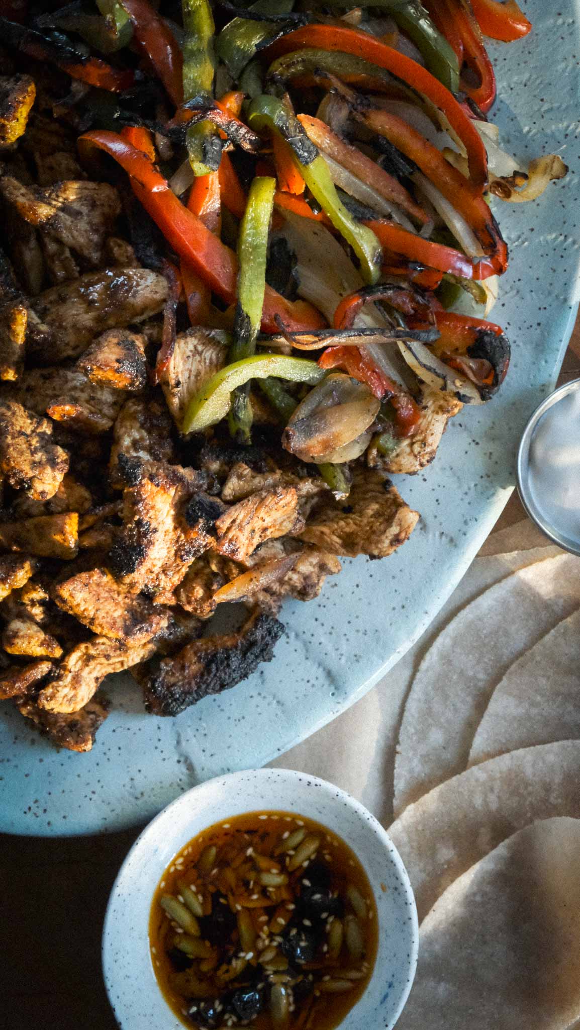 how to grill chicken fajitas on charcoal